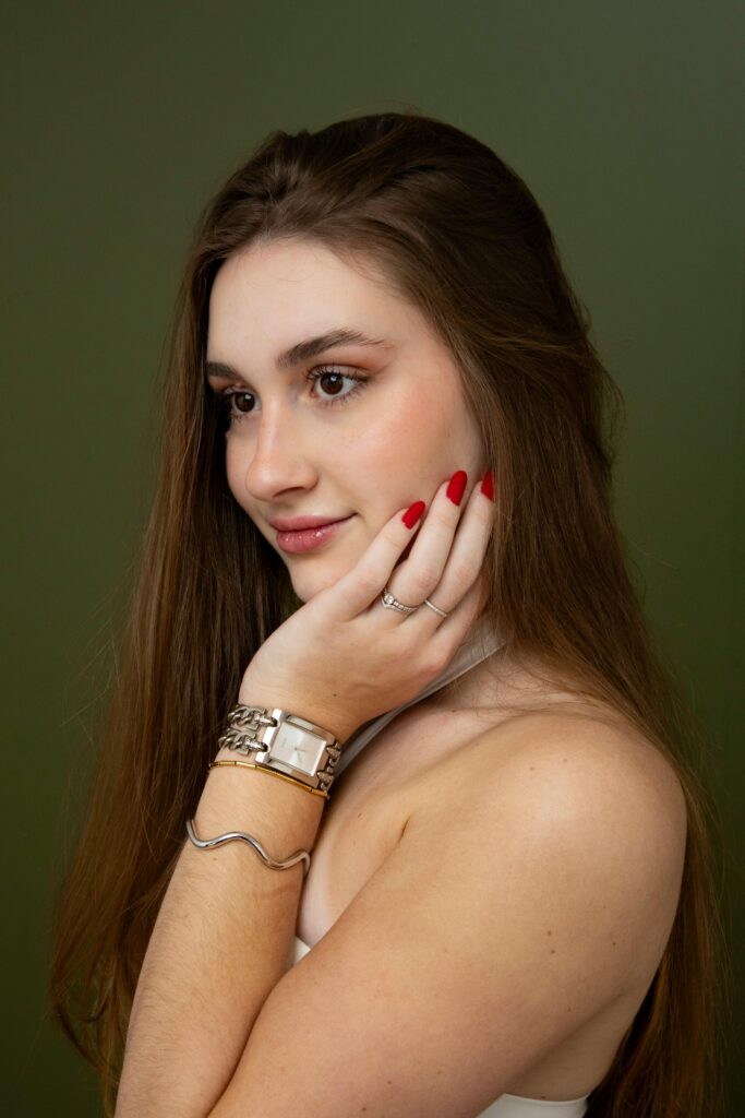 The Charm of Simplicity – Why Minimalist Jewelry Conquers the Fashion World