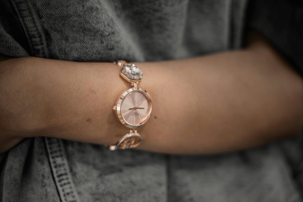 Golden times: How timeless jewelry design shapes the modern lifestyle