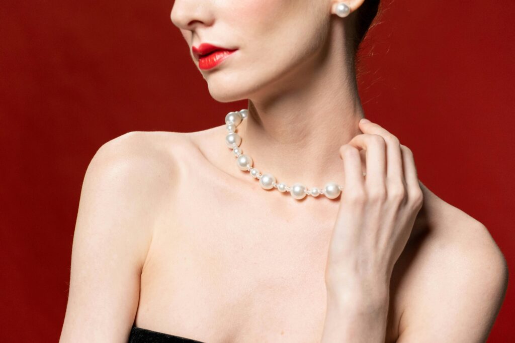 The Return of Pearls – Classic Jewelry in a Modern Style