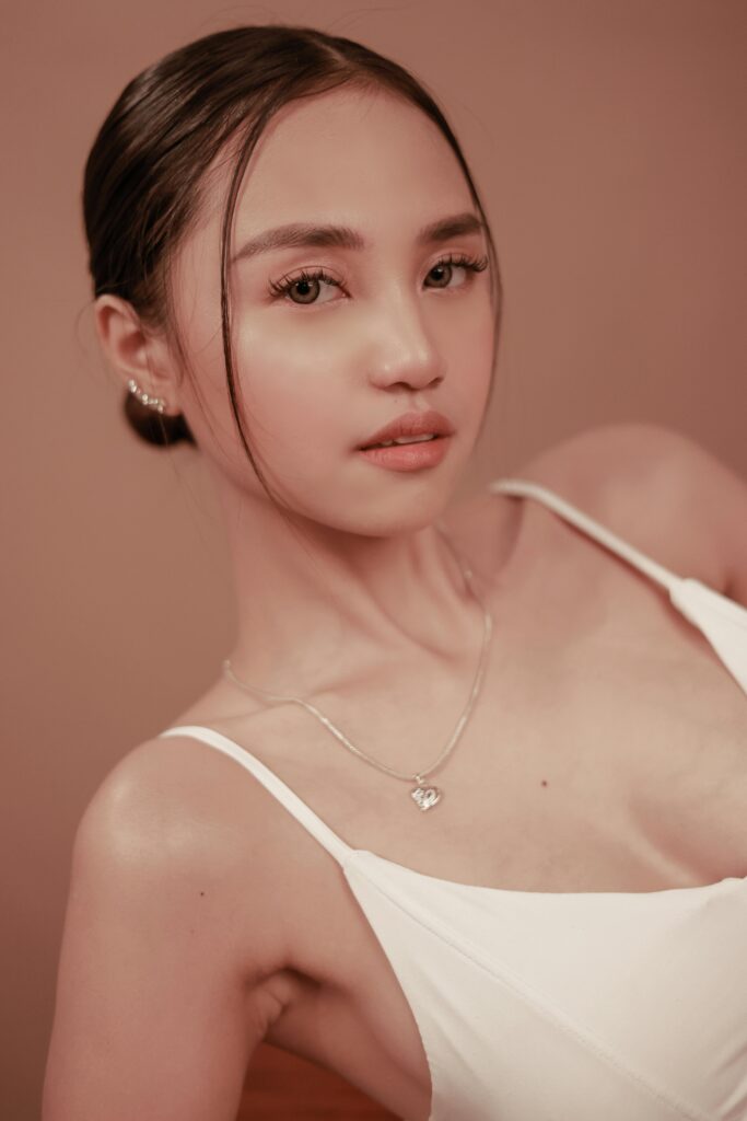 The Charm of Simplicity – Why Minimalist Jewelry Conquers the Fashion World