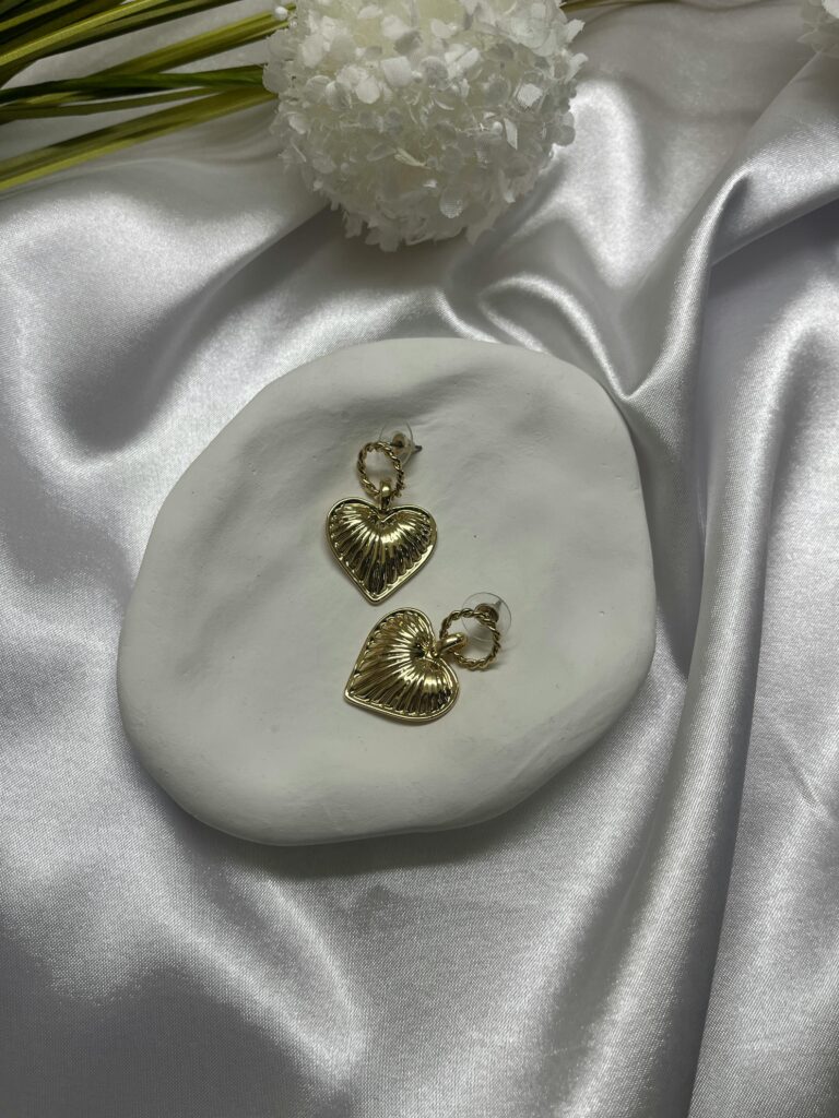 Timeless elegance: How jewelry design shapes the character of a generation